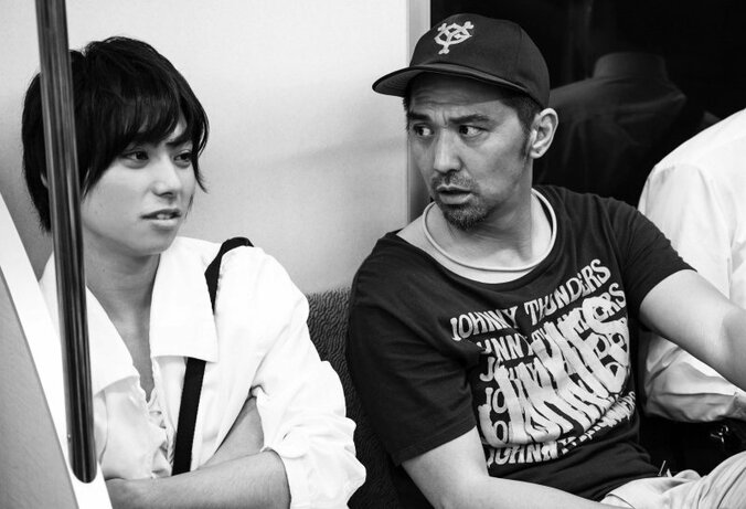 村上虹郎&村上淳が“役者”としてぶつかり合う　『銃』親子共演シーン画像解禁 3枚目