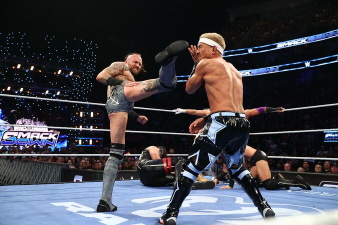 「あー！」「消えました…」人気日本人レスラー、気合いの“タンクトップ破り”→直後に悲劇「かわいそう」 2枚目