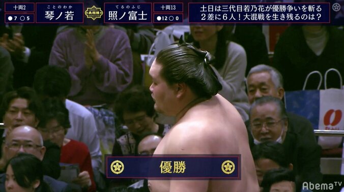 照ノ富士、13連勝で十両優勝に自ら花を添える 1枚目