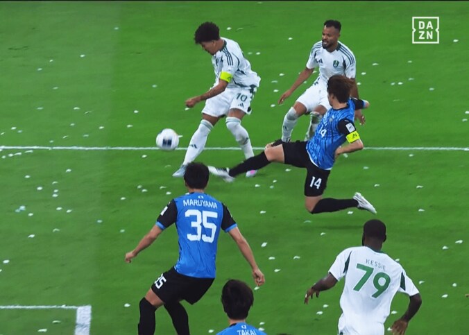 【写真・画像】ACLE決勝で騒然！アル・アハリ80億円FWが“驚愕カーブ弾”を川崎ゴールに突き刺した瞬間「個の暴力すぎる」「ゲームのシュートやん」「凄すぎない？」　1枚目