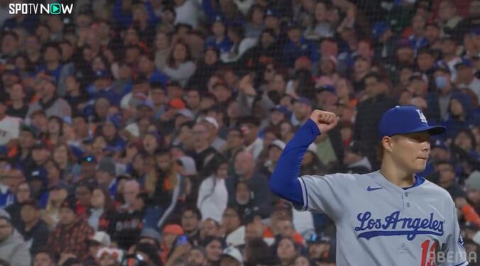 ベッツのファインプレーに山本由伸がガッツポーズ