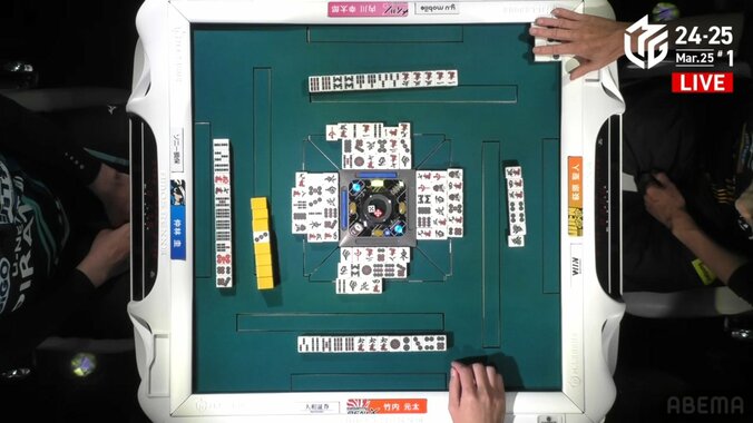 流局後に開かれた各選手の手牌