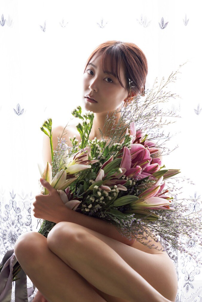 白間美瑠史上“センセーショナル”なカットにも挑戦 4th写真集タイトルは『MERCI』、表紙も公開 2枚目