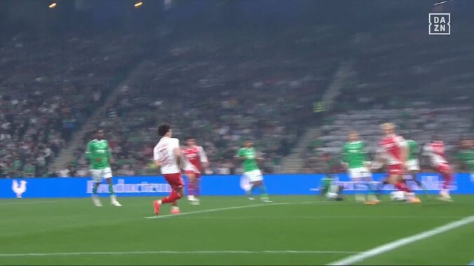 「やっぱりタキ起点なんだよね」南野拓実、電光石火のカウンターでプレアシスト「完璧なタイミング」ドリブル独走から“タメ”の利いたラストパスで先制点演出の瞬間 4枚目