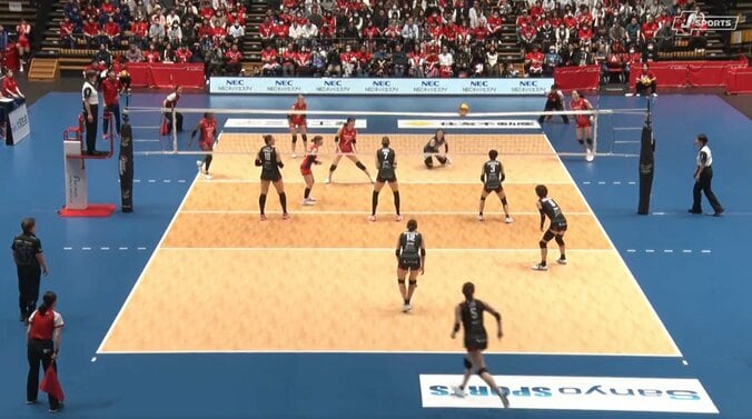 「プロなら練習するべき」女子バレーで絶対取れない“魔球サーブ” 究極の一打に元日本代表も大興奮 4枚目