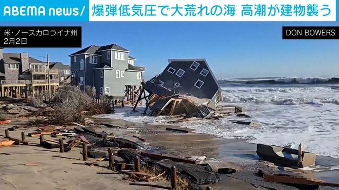 崩れ落ちる建物