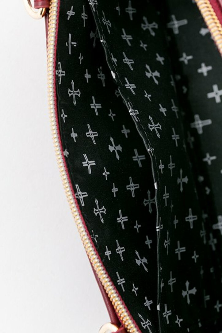 アニメ『血界戦線 & BEYOND』レオナルドとクラウスが手元に! 佐藤さきコラボのショルダーバッグとポーチが発売