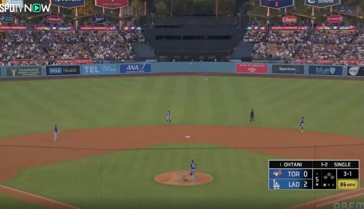 【写真・画像】球場騒然！ 大谷翔平、爆速ヒットで“まさかの光景”「そりゃビビる」弾丸ライナーが“頭上通過”→相手投手のリアクションが話題に「すごい音だな」　1枚目