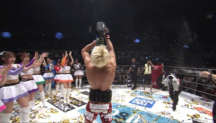 【写真・画像】【画像】予想外の展開に「逃げ惑う」ラウンドガール　2枚目