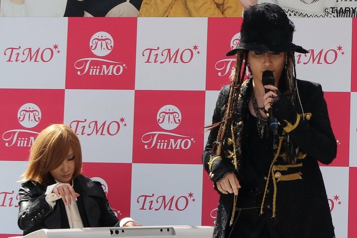 青木隆治とざわちんがものまねで奇跡のコラボ！hydeとYOSHIKIに変身