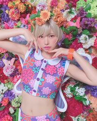 えなこが写真家・蜷川実花とコラボ！カラフル＆ポップな1枚に「絶対永久保存版ですね」の声