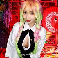 「破壊力がヤバイ！」グラドル海里による「鬼滅の刃」甘露寺蜜璃のコスプレにファン大興奮