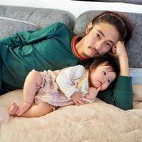 PINKY、夫の実家で正月過ごす 娘と従兄弟が手を繋ぎ「大人はもうメロメロ」