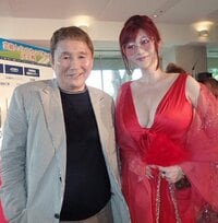 叶姉妹『たけしさんとKITANOBLUE✨✨』