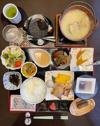 假屋崎省吾『これ、朝食です、すごすぎ‼️』