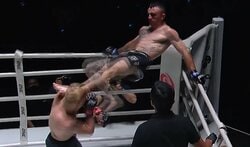 露骨な“反則”キックにレフェリー激おこ！ 「初めて見た」現役ファイターも呆れた衝撃の瞬間