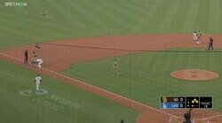 大谷翔平、突然の“緊急停止”→まさかのリアクションが話題…コーチの“全力ストップ”に反応「いくらなんでも難しかったか」