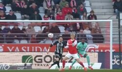 何が起きた？ 伊東純也、技あり“胸トラップ”で落とす→中村敬斗がダイレクトボレー炸裂「神連係！」 ゴールを脅かす“ランス兄弟”ホットライン