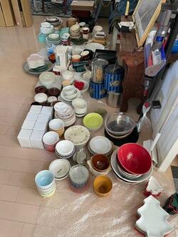  奥山佳恵、友人がセールに出す物凄い量の品を公開「ちょっとストップ、と言いたくなるくらい」 