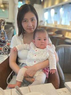  山本圭壱、妻・西野未姫と娘と合流して外食「にこりちゃんとお散歩していたらしく」 