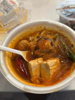 元あいのりメンバー、『セブン』の商品でランチ「野菜たっぷりなのと豆腐が入ってるの嬉しい」