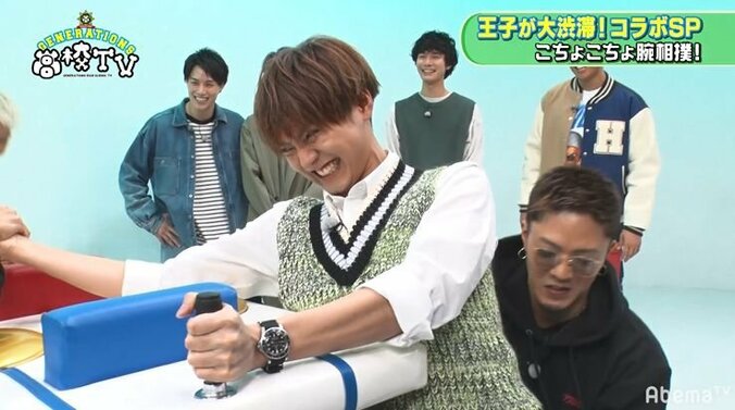 王子・片寄涼太「お尻を触られたらヘンな声を出す」メンバーからのチクリに動揺…龍友からのお尻こちょこちょ攻撃に悶絶！ 1枚目