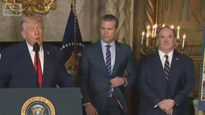 米海軍長官が異例退任　トランプ大統領に近いヘグセス長官と確執か　陸軍トップも解任 1枚目