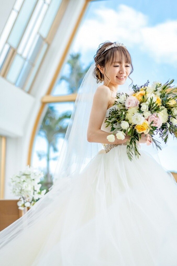  紺野あさ美、5年越しで行った結婚式での写真を公開「式直前に予想外のハプニングも」  1枚目