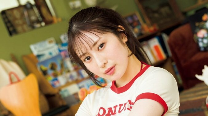【写真・画像】「UPローチ」姫宮れむ、クビレの映えるナイスボディを披露 『ヤンマガ』巻中グラビア　1枚目