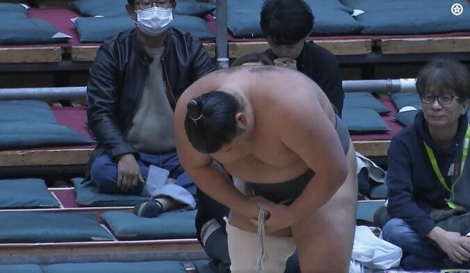 “復活を期す”力士の「長すぎるお辞儀」が話題 「心が洗われる」「感慨深い」 3枚目