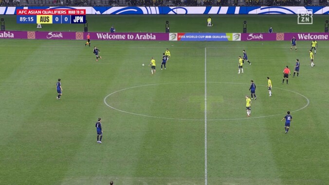 痛恨…日本代表、“２つの軽率ミス”が決勝点献上に直結「瀬古の爆弾パスが…」「鎌田がリスキー」致命的すぎたオーストラリア戦の“失点前” 2枚目