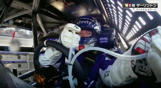 「へっへ」解説が思わず笑った車内での“珍プレー”　気温30度超…灼熱の米レースでドライバーが大胆行動「暑くなっちゃうんで」 2枚目