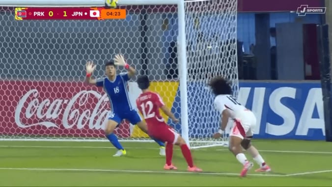 北朝鮮GKを翻弄！16歳日本代表FWが“技ありヘディング弾”「マギーうま」「まさに令和のボンバー！」「沖縄の星」ファン大興奮 3枚目