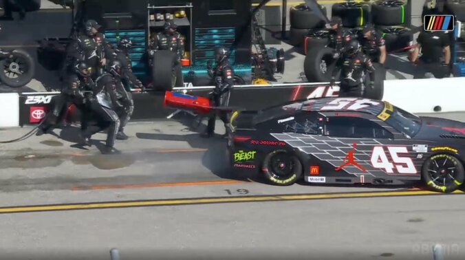 「給油缶引きずりかけた」レース中に起きたまさかのトラブルに「大丈夫か」「ガス缶がつながって…」放送席騒然 3枚目