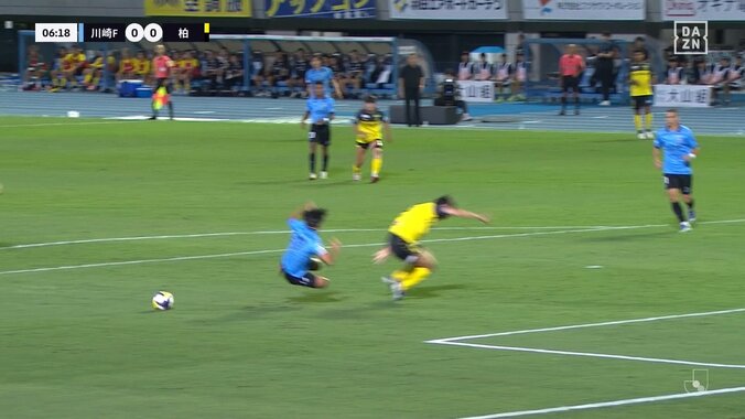 「軽率すぎるって」日本代表DFが致命的なミス「なぜその選択」自陣ゴール前での横パスミスからPK献上しファン悲鳴 5枚目