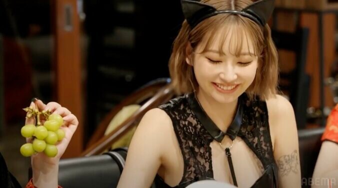 【写真・画像】チャイナドレスにキャットウーマン…令和No,1美人インフルエンサー、圧巻ボディギャルらがセクシーなコスプレを披露　1枚目