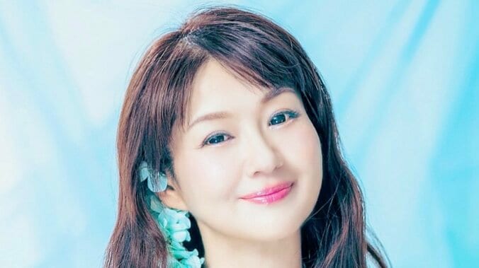 【写真・画像】“ミスコン荒らし”57歳女性芸人、年齢を感じさせない美脚に感嘆の声「スタイル良！」「膝綺麗！」　1枚目