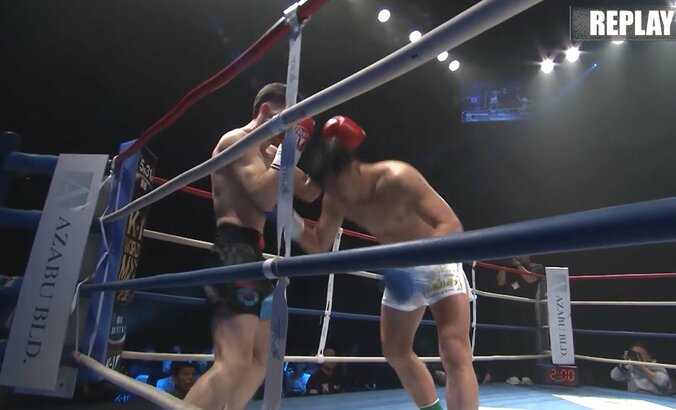 衝撃のバックブローKO