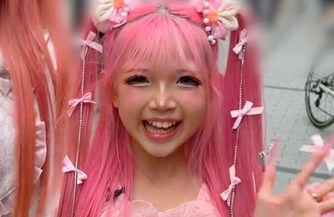 【写真・画像】姫ギャル小学生のド派手なランドセルに驚きの声「デコデコじゃん」「こんなのあるんだ！」　1枚目