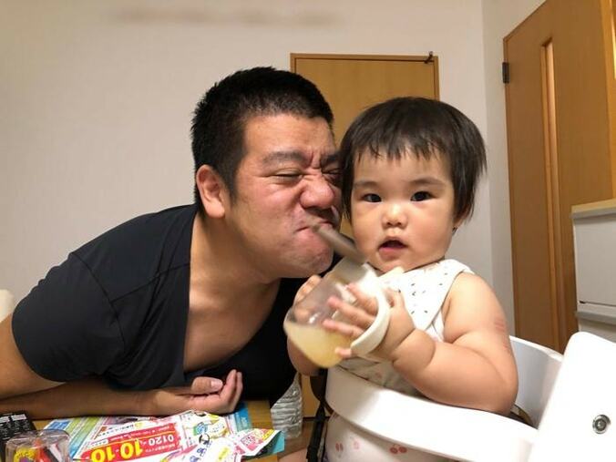  たんぽぽ・白鳥、すっかりパパっ子になった娘「おっとさん歴1年の42歳！」  1枚目