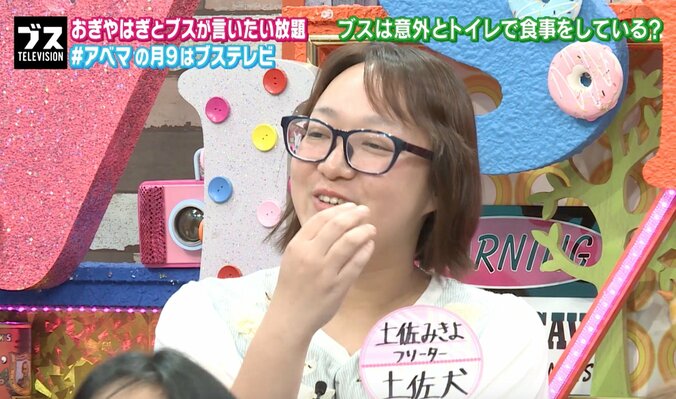 コンセントを抜き取り、ゼロから化粧…女子トイレでのブス行動あるある 2枚目