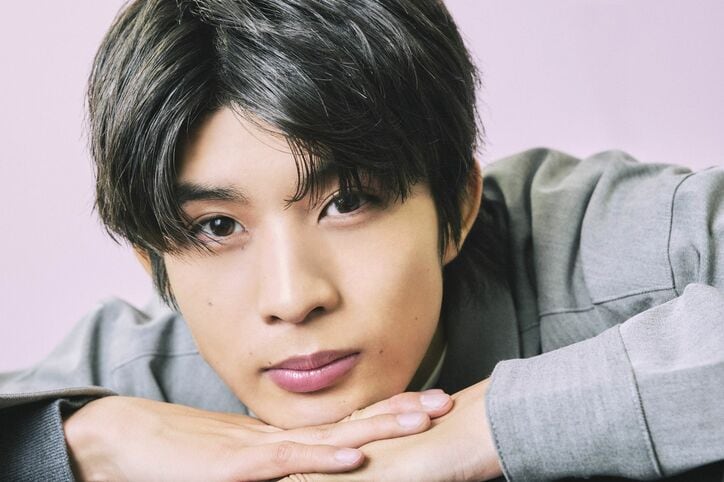 『恋ステ』出身でスーパー戦隊シリーズ俳優・柊太朗、最年長の落ち着きを見せるも好きな人にはグイグイいけない?「嫌われたらどうしよう…」【花束とオオカミちゃんには騙されない】