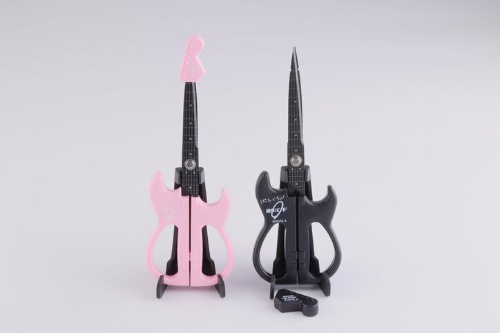 【写真・画像】『ぼっち・ざ・ろっく！』×関の刃物がコラボ！ギター型ハサミが登場、職人が本気で作り込んだ逸品に　2枚目