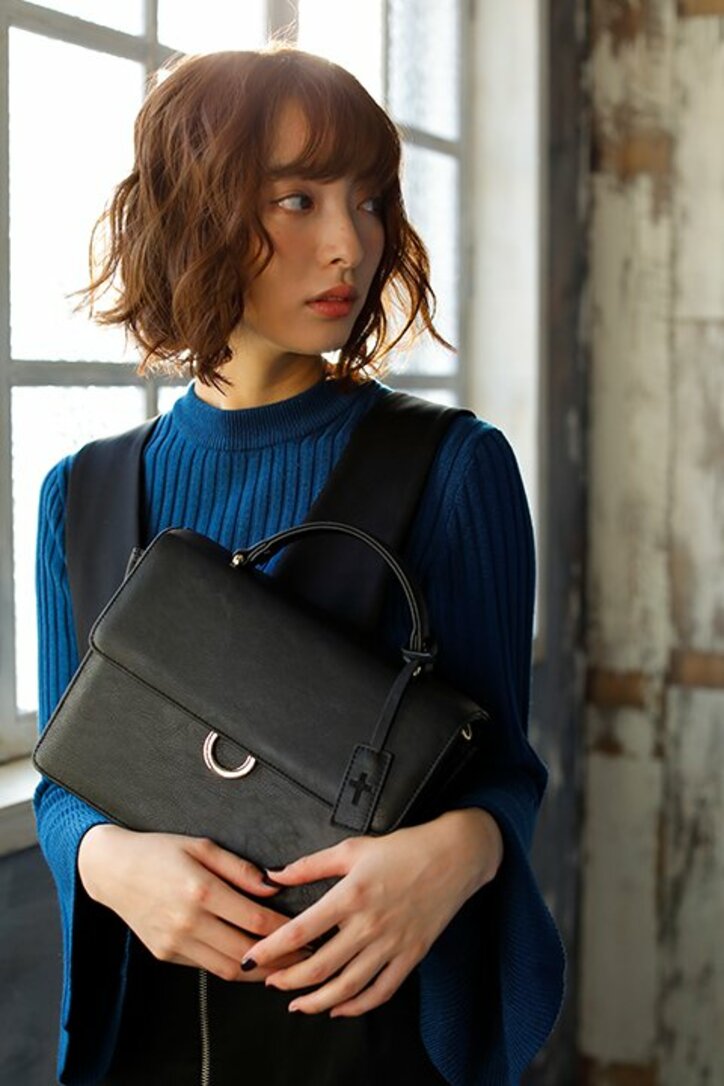 アニメ『血界戦線 & BEYOND』レオナルドとクラウスが手元に! 佐藤さきコラボのショルダーバッグとポーチが発売