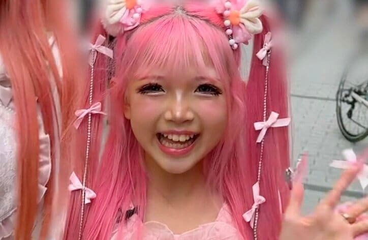 【写真・画像】姫ギャル小学生のド派手なランドセルに驚きの声「デコデコじゃん」「こんなのあるんだ！」　1枚目