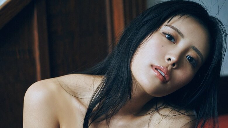 「過去一大胆の自信作」“RIZINガール”竹内花、眠っていた色気を解き放つ『週プレ』グラビア