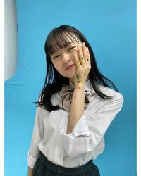 莉子の手が絵具まみれになった“制服オフショット”に「めっちゃカラフル！」「目の保養でしかない」と称賛の声