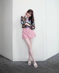 「美脚すぎる」「スタイル凄い」久間田琳加の足長“りんか丈”ショットに絶賛の声