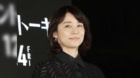 石田ゆり子 オシャレ過ぎ“部屋干しバスタオル”がまるでパーテーション
