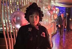 超お嬢様タレント、5LLLLDKKBBの実家を公開「BはBar。ママのシャンパンバーとパパのシガーバー」